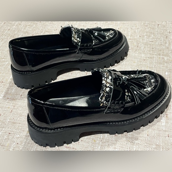 Black Patent Leather Tassel Loafers by Bruno Magli. 
EU 39.5
US 9 - Picture 6 of 16